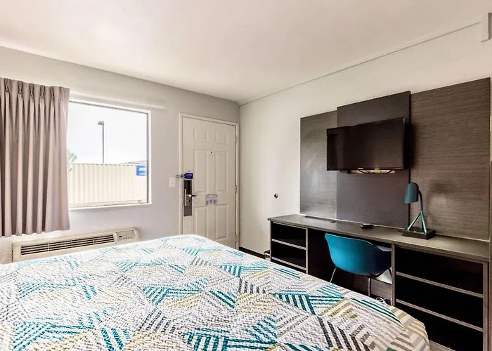 Motel 6-Carlsbad, Ca - East Near Legoland