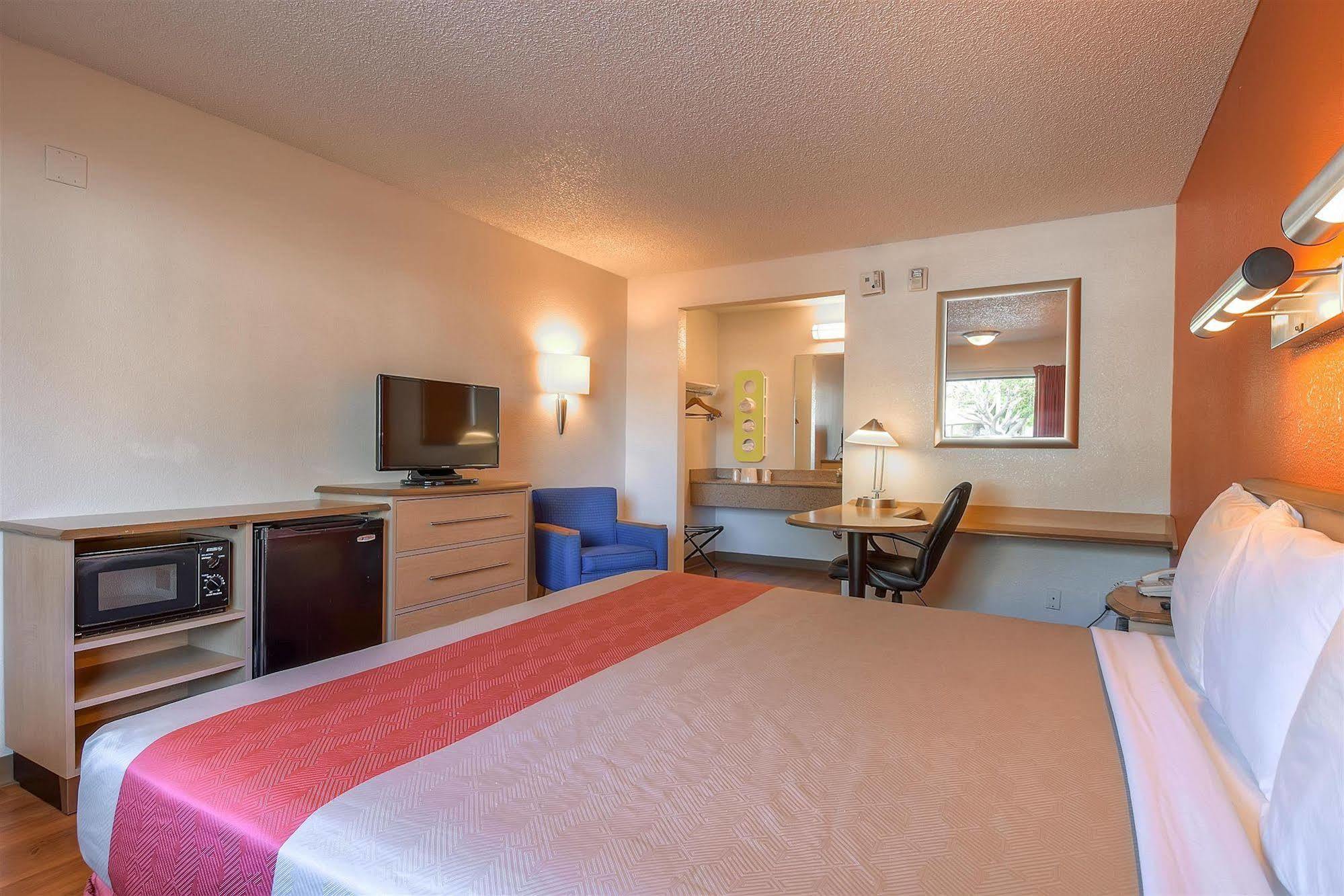 6-carlsbad, Ca - East Near Legoland