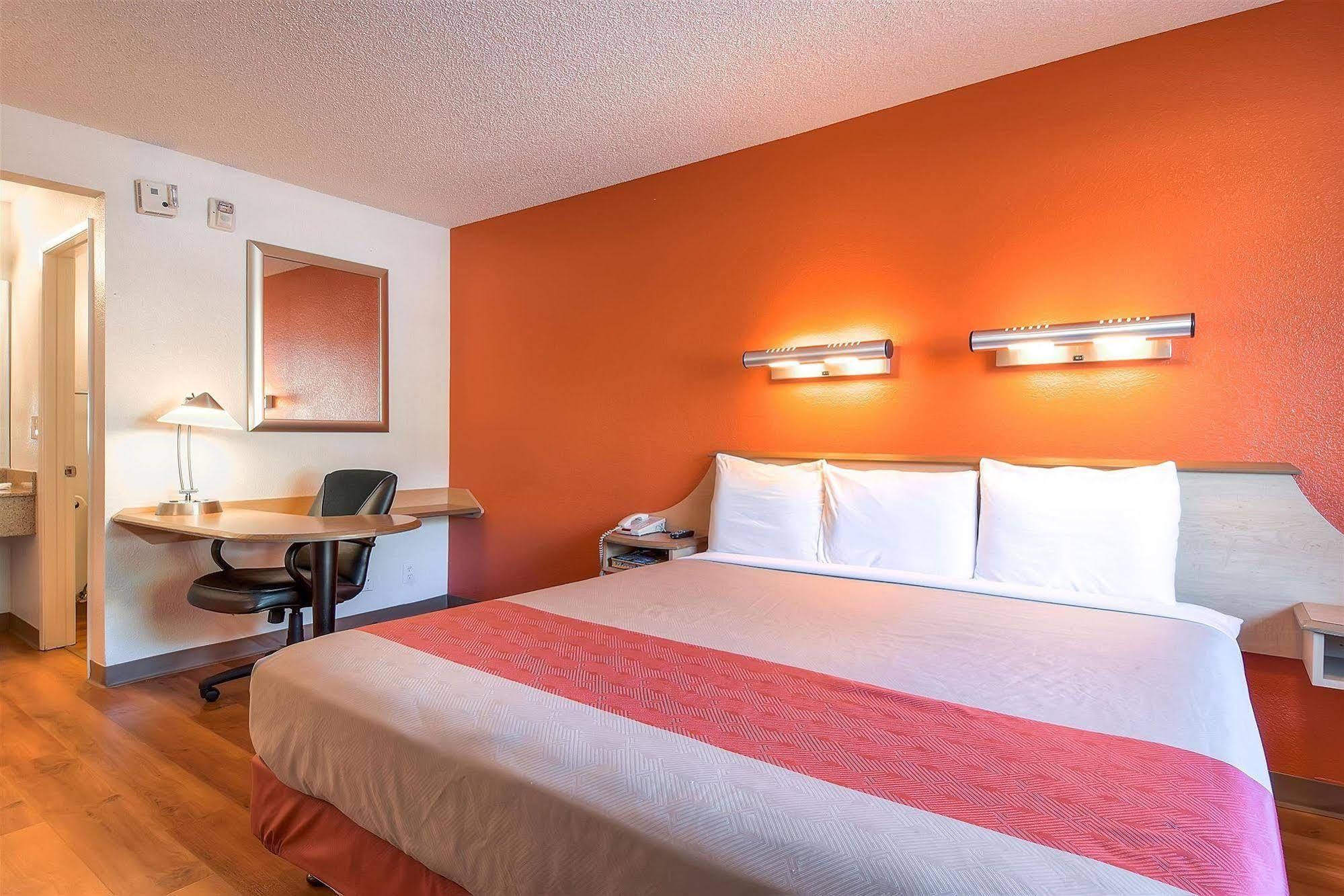 6-carlsbad, Ca - East Near Legoland 2*