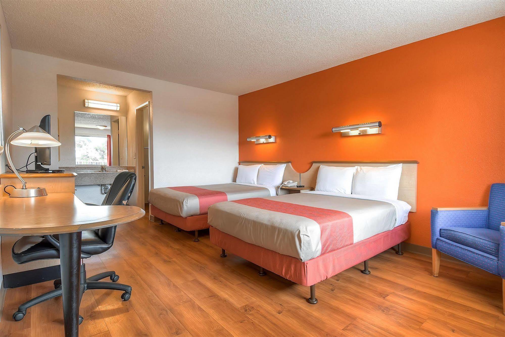 6-carlsbad, Ca - East Near Legoland Hotel