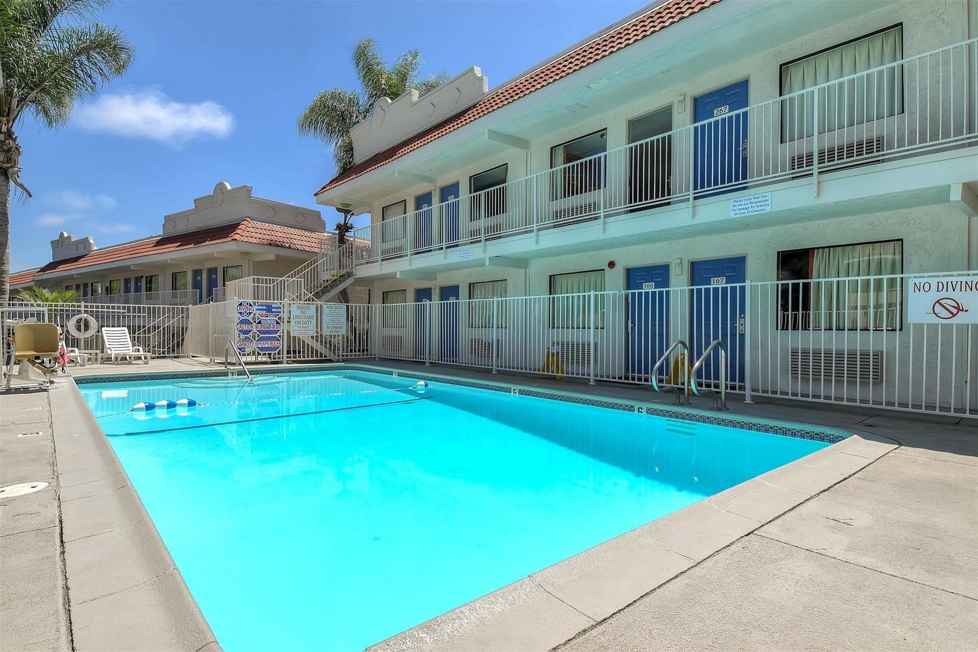 6-carlsbad, Ca - East Near Legoland 2*