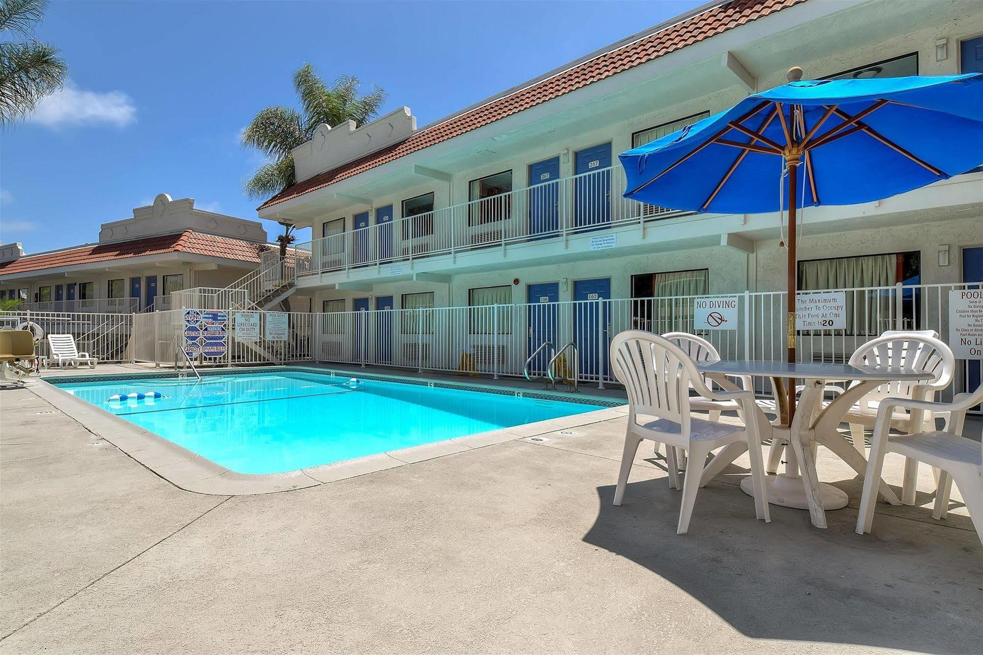 6-carlsbad, Ca - East Near Legoland Hotel 2*