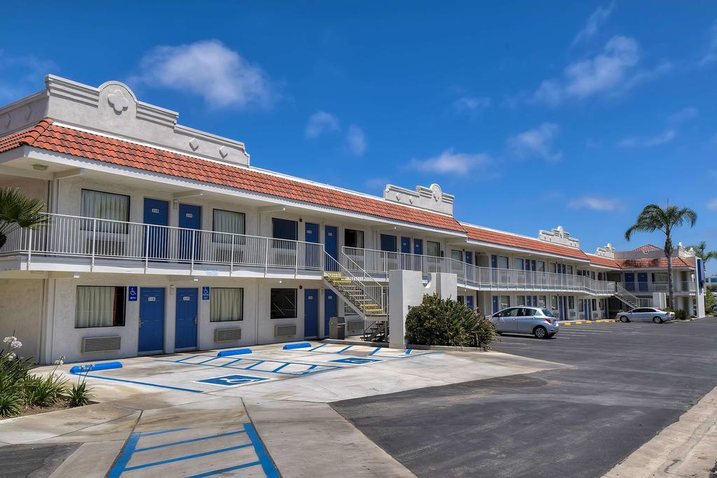 Hotel 6-carlsbad, Ca - East Near Legoland