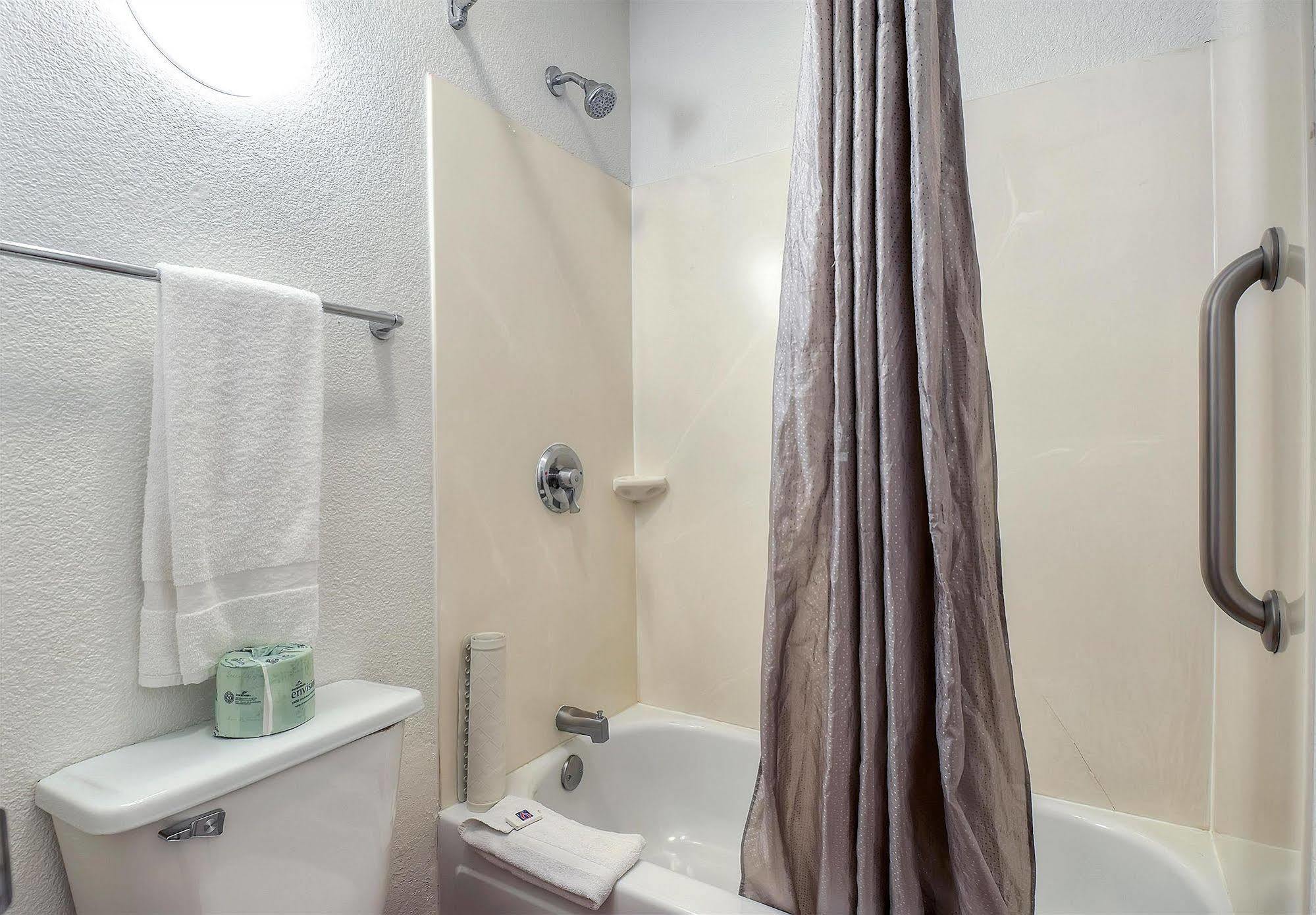 6-carlsbad, Ca - East Near Legoland Hotel